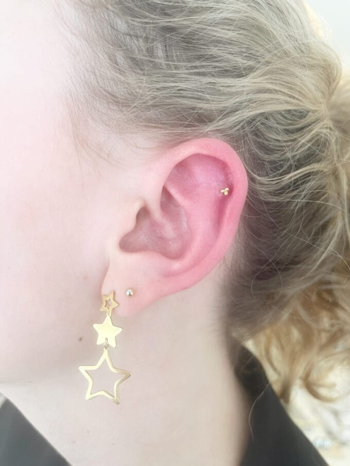 piercing met 3 balletjes piercing met 3 balletjes
