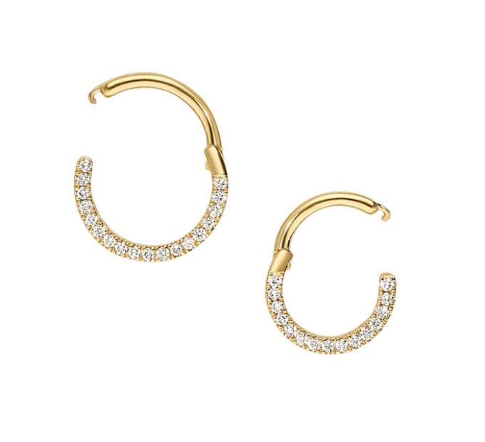 Daith piercing met diamanten van Culet Daith piercing met diamanten van Culet