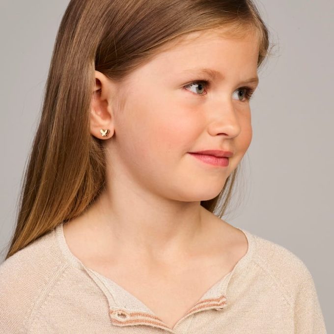 Oorknoppen met vlinder